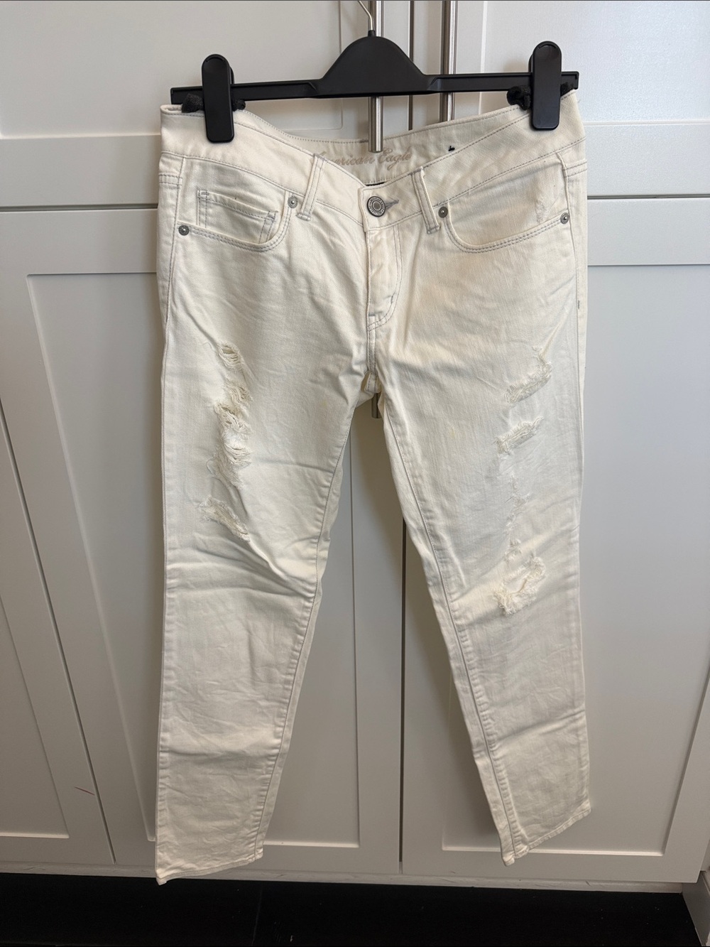 American Eagle Outfitters White Distressed Skinny Jeans Size 6